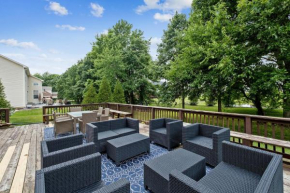Incredibly Spacious Carmel Home with Fully Equipped Kitchen - 4700 Sq Ft! Sleeps 15! Pet Friendly! home
